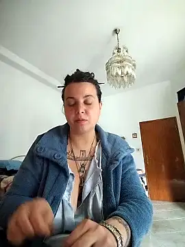 AliceBehind online show from March 18, 11:37 am