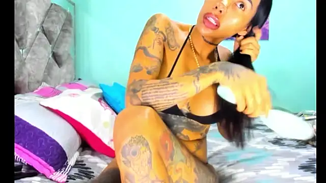 Evilmichellts1 online show from October 3, 1:22 am