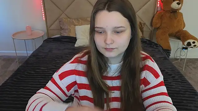 MagicPeachh  online show from April 13, 5:31 am