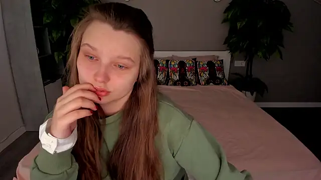 MagicPeachh  online show from September 26, 5:49 am