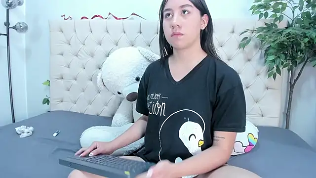 Victoria Coleman online show from February 18, 7:57 pm