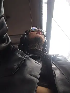 taaylor33 online show from April 23, 8:22 pm