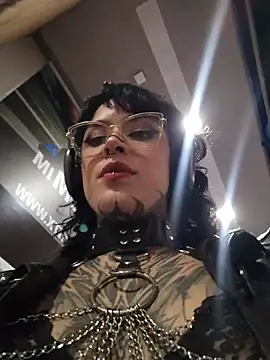 taaylor33 online show from May 15, 11:18 pm