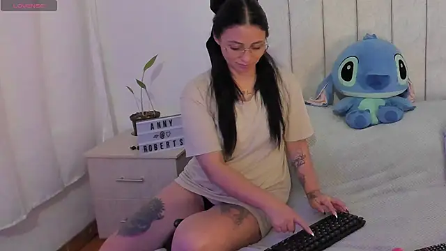 anny roberts online show from November 29, 10:25 pm