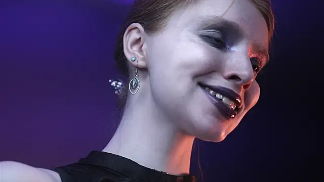 ginger hugs online show from November 4, 10:15 pm