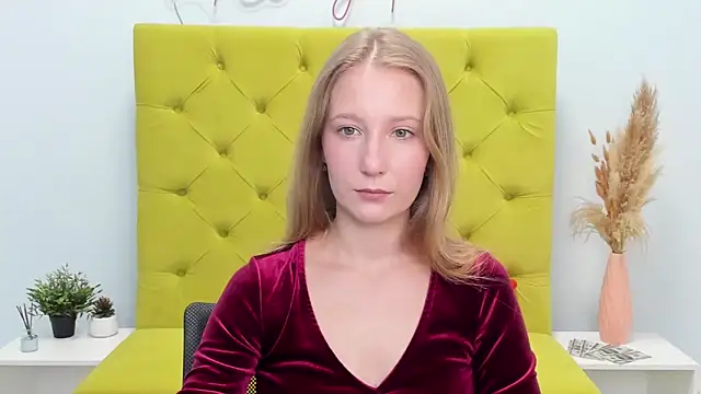 LolaWilsons online show from April 9, 8:20 am