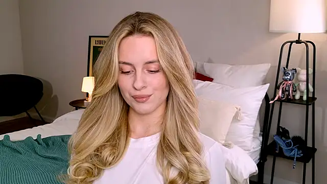 RozzitaBedberry online show from October 15, 1:25 pm