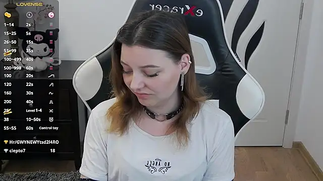 pretty little thing online show from May 31, 6:31 pm