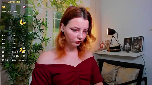 pretty little thing online show from November 15, 3:24 pm