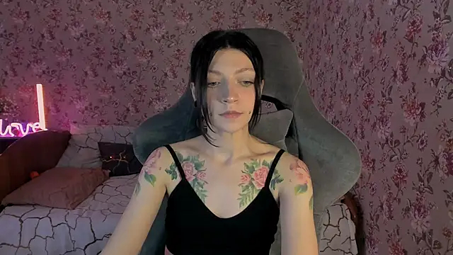 roselolly online show from November 13, 4:00 am