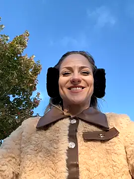 missdaisydiamond777 online show from October 11, 3:15 pm