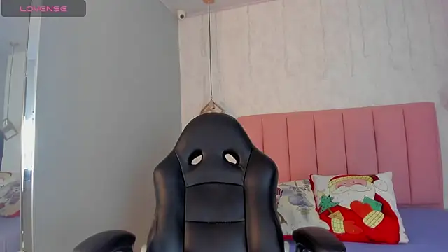 SUNNYCYRUS online show from December 22, 12:41 pm