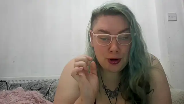 Bustycurves online show from April 12, 1:19 am