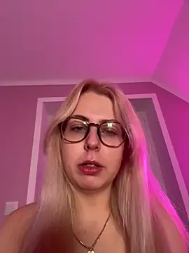 Livewithlucy online show from December 17, 7:34 am