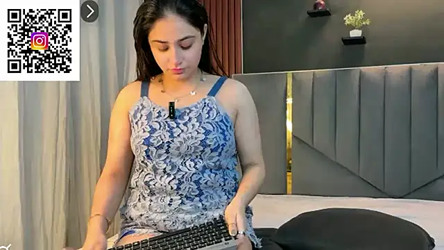 demieliss online show from November 9, 6:04 pm