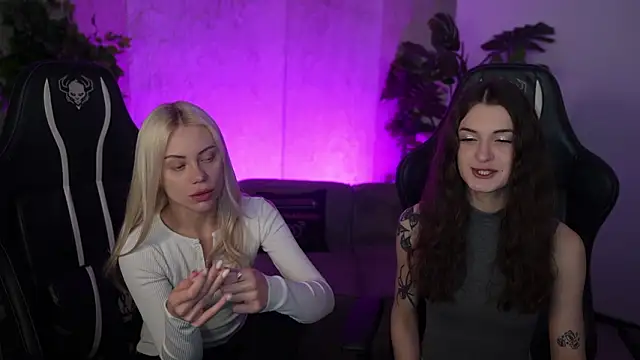 Britney054 online show from February 15, 4:17 pm