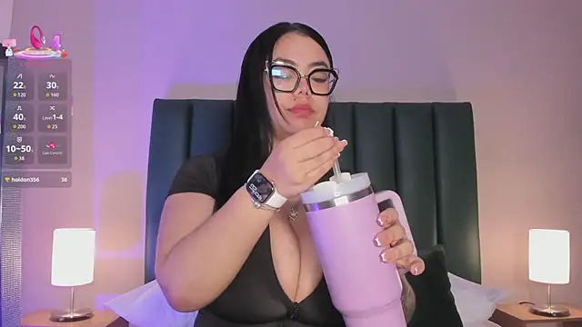 juicy led  online show from February 24, 11:20 am