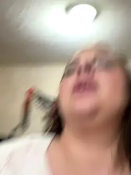 lairarose online show from October 19, 9:39 pm