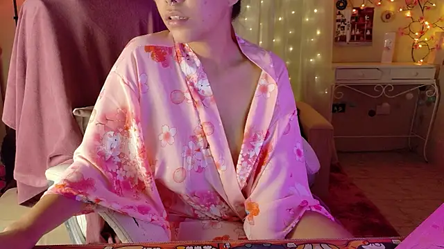 AllisonCatUwU online show from April 4, 3:11 pm