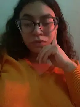 Lucrecia 33 online show from February 2, 6:23 am