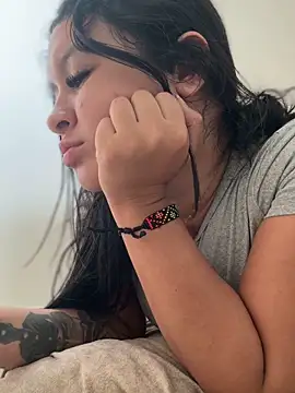 Pretty Isadora online show from April 15, 5:46 pm