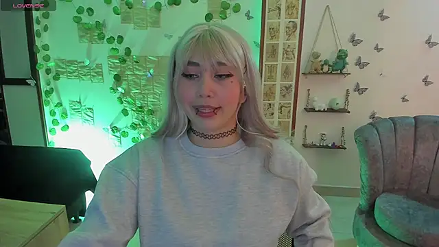 Fiore Sanz  online show from April 6, 3:06 am