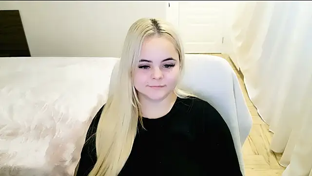 lovely-eyes online show from December 2, 7:10 am