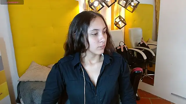 xlunna online show from December 13, 8:48 pm