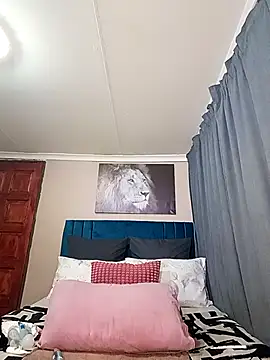 Queen-Chocolate online show from October 12, 3:42 am