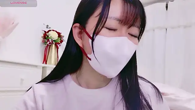 maii- online show from April 12, 6:00 pm