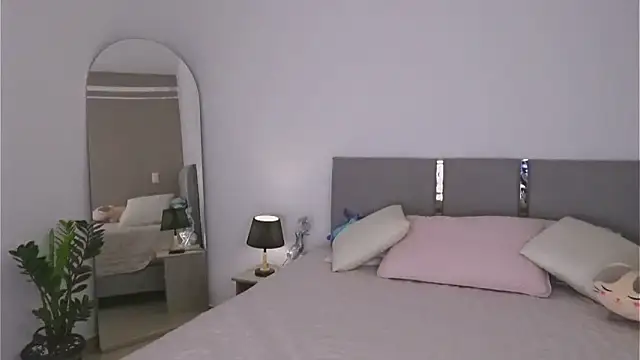 AnnyHizzle online show from September 14, 1:03 am