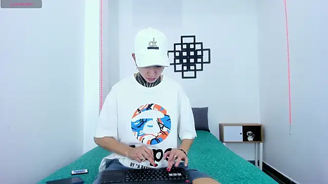 Tinny and Candy online show from September 16, 10:01 am