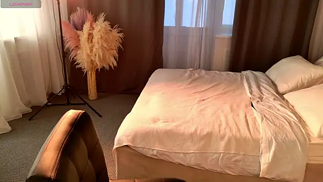 EmiliaDreams online show from September 11, 3:12 pm