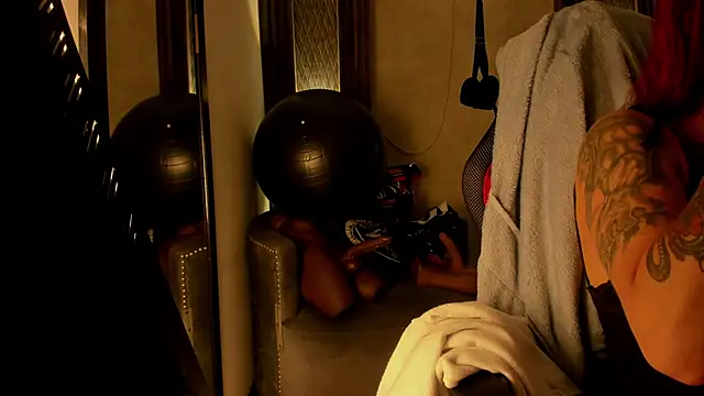 selene red  online show from October 20, 4:43 pm