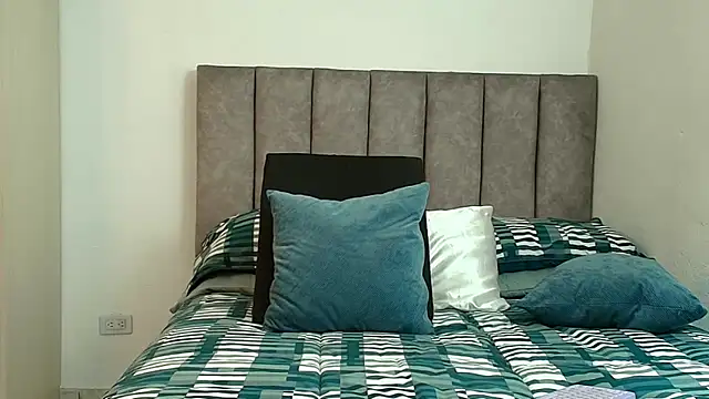 karina lewis  online show from February 27, 4:45 am