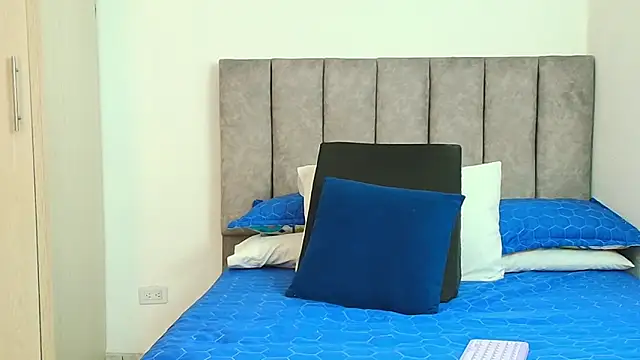 karina lewis  online show from October 9, 4:49 am