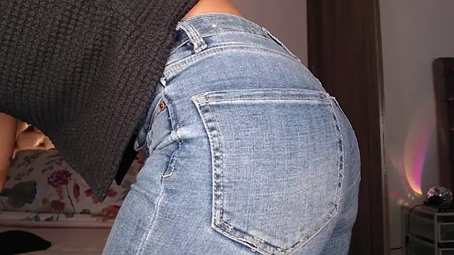 Roussmariehenao online show from April 10, 9:59 am