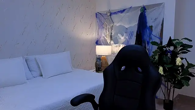 ISA  CUTEE online show from October 29, 3:44 am