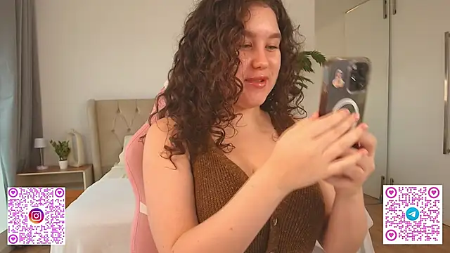 Ariella Sol online show from February 8, 7:28 pm