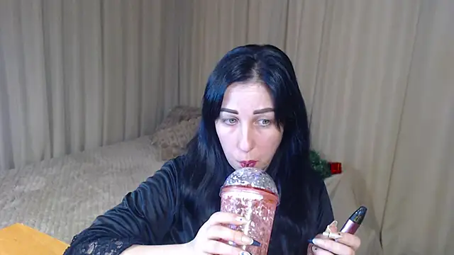 JillStevens online show from December 5, 7:15 pm