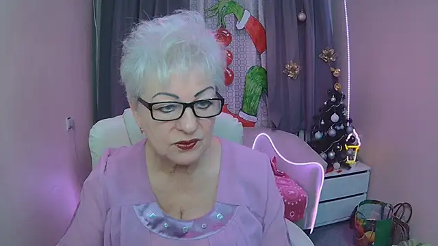 KayleSmoll online show from December 18, 7:29 pm