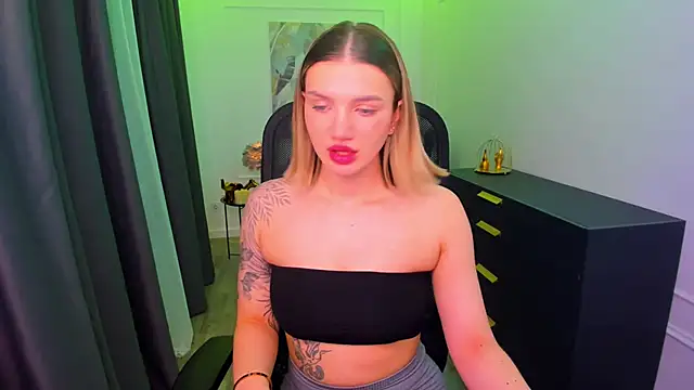 SelenaeMoore online show from March 14, 7:37 pm