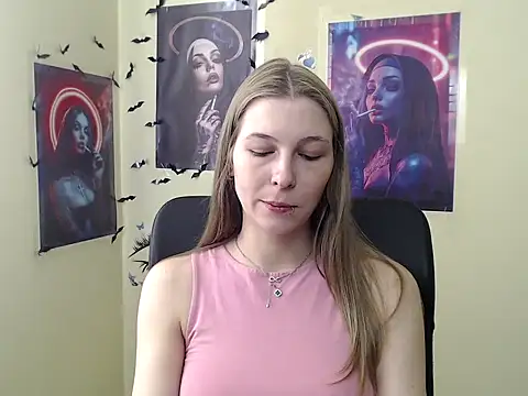 StrangerGi online show from April 3, 6:22 am