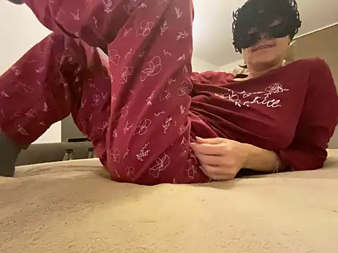 Marilou1983 online show from February 15, 9:58 pm