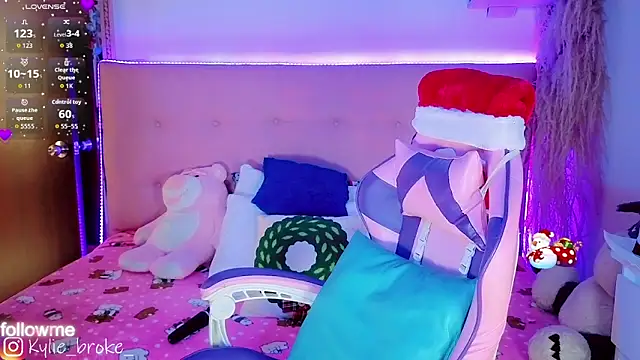 Kylie brokee online show from December 20, 9:19 pm