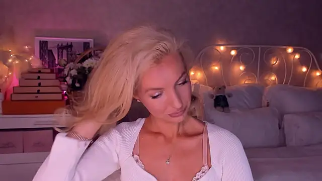 aestetick online show from December 18, 9:25 am