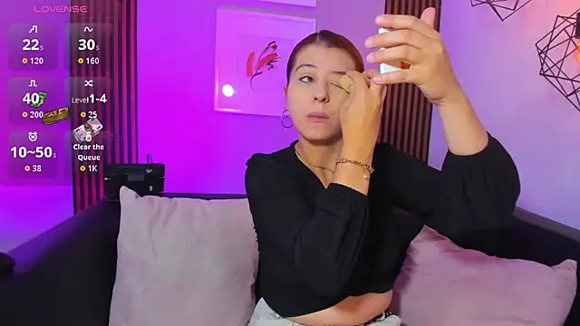 Nahiajhonson  online show from March 24, 1:27 pm