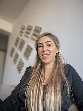 RaquelleDevon online show from March 7, 12:45 pm