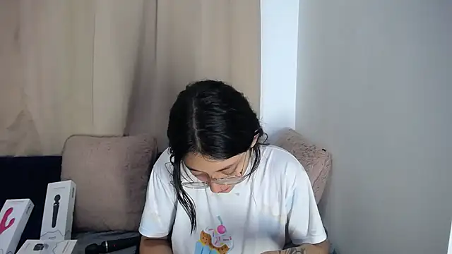 lessliee22  online show from April 16, 8:14 am