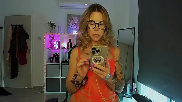 Lara Bergmann online show from February 8, 11:03 am